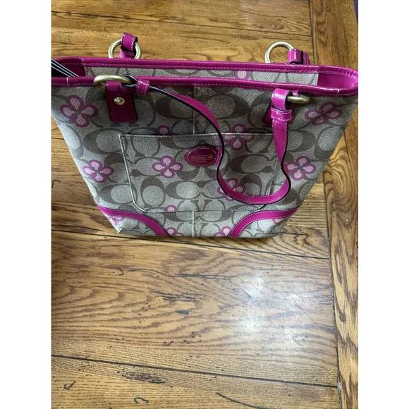 COACH # J1220-F22041 Peyton Signature Clover Tote Bag display picture 3